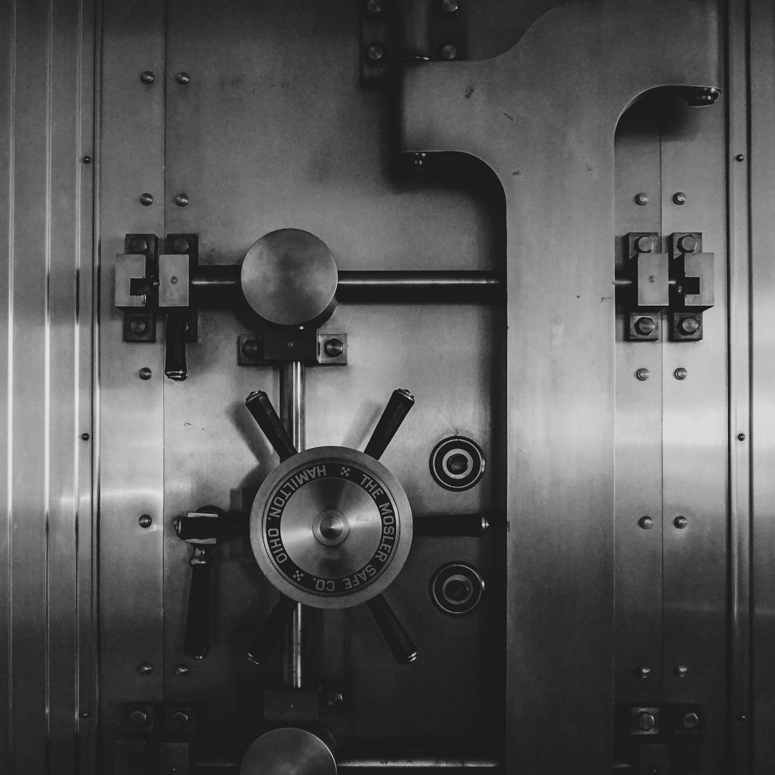 The Ultimate Guide to Protecting Valuables: Safes vs. Lock Boxes